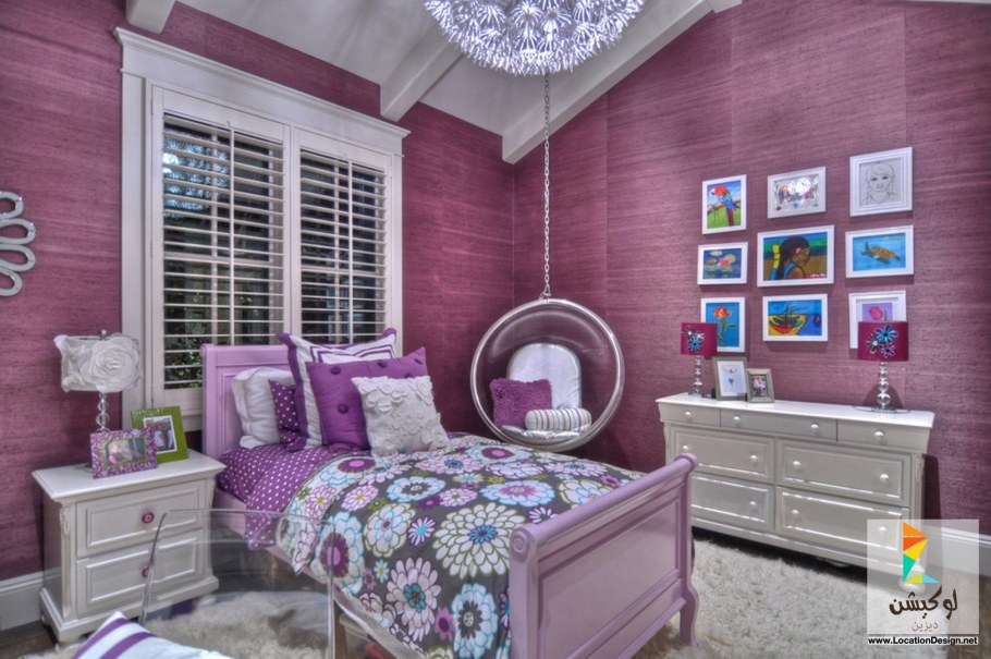 Фиолетовая кровать в интерьере