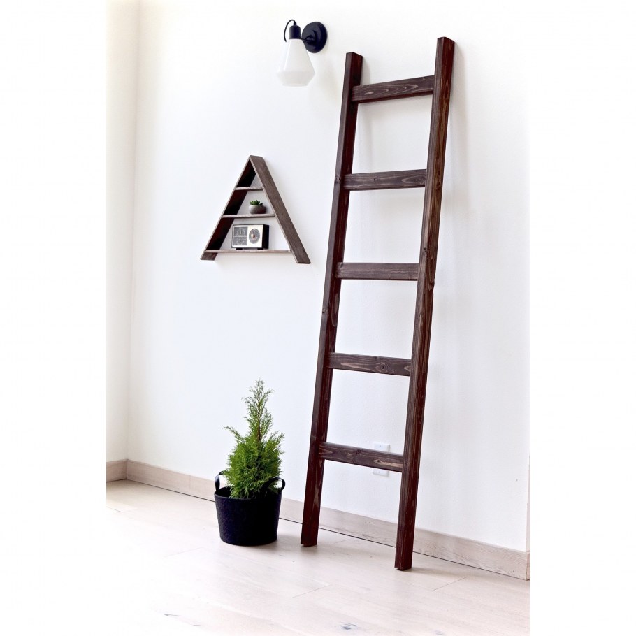 Декоративная приставная лестница