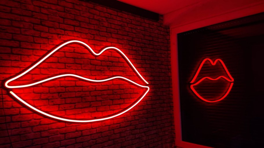 Неоновая светодиодная вывеска Итачи