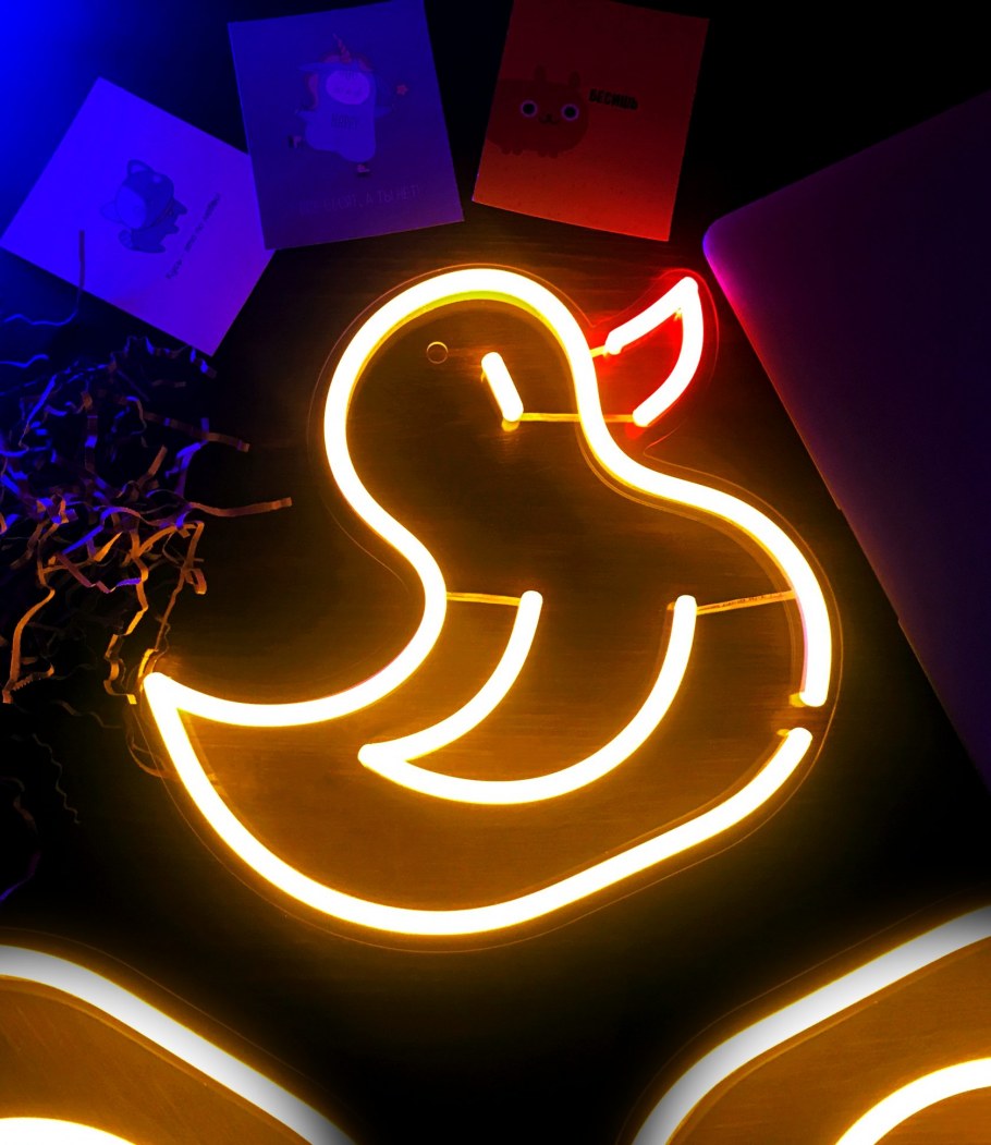 Неоновый светильник тик ток