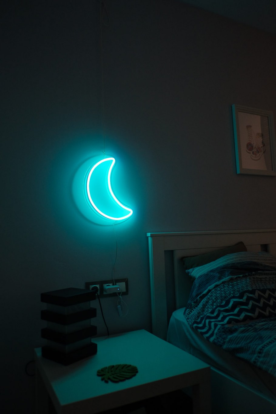 Фото полумесяца неоновой