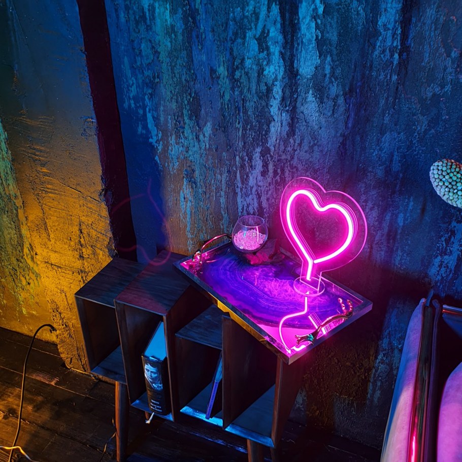 Неоновое сердце