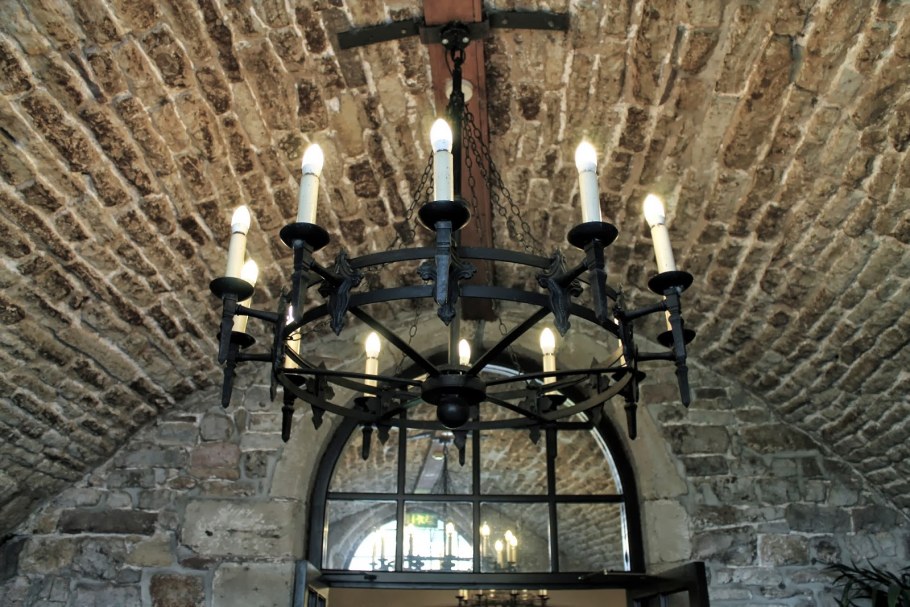 Интерьер в стиле средневекового замка