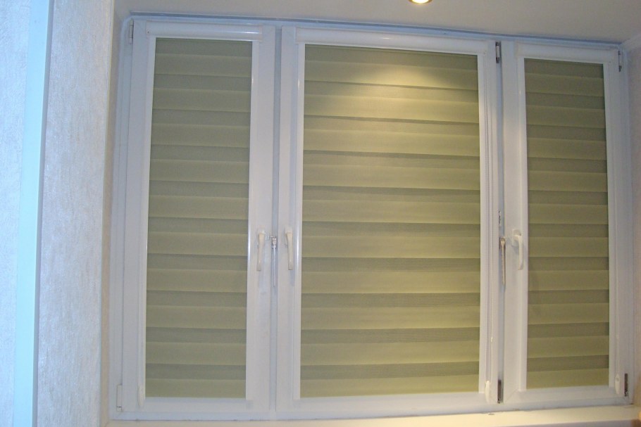 Жалюзи день ночь на балконную дверь