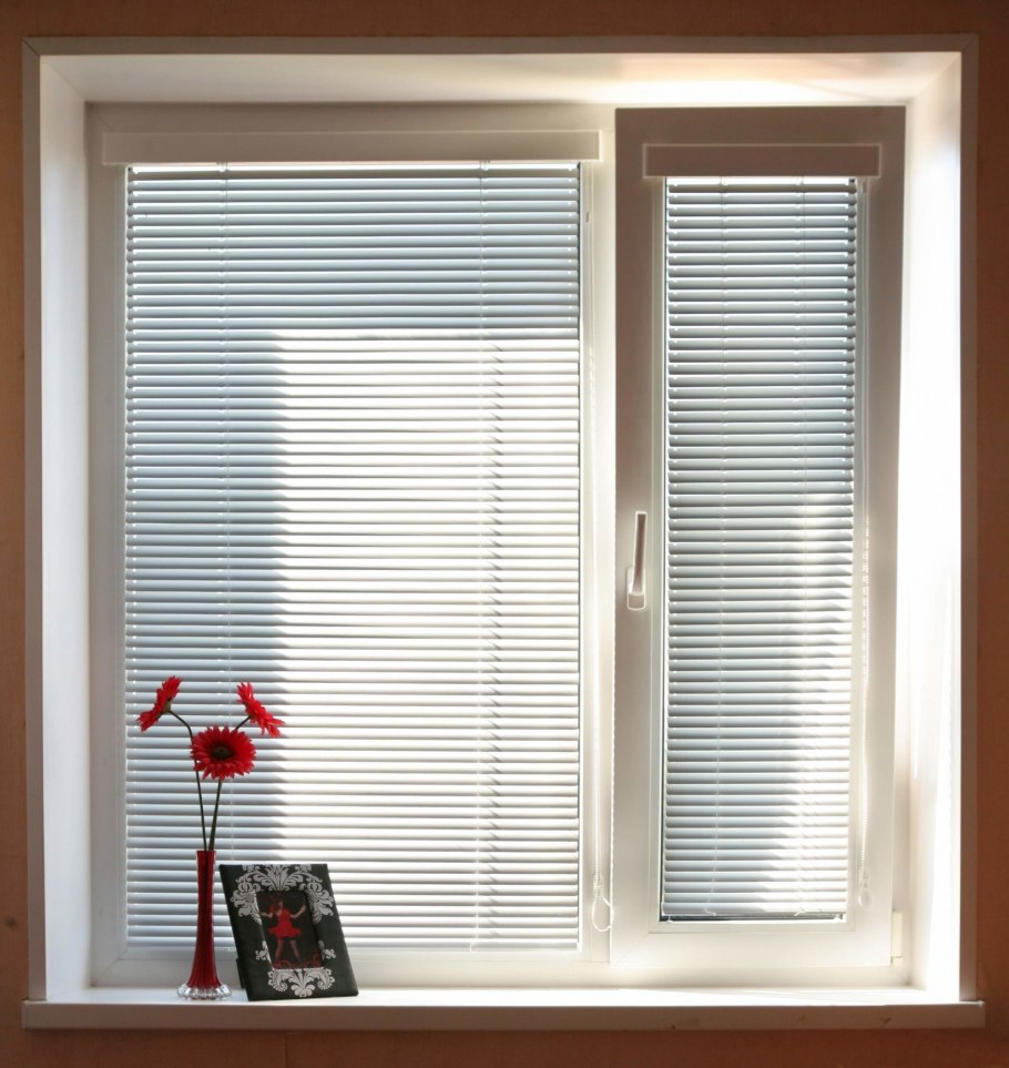 Жалюзи Изотра на пластиковые окна