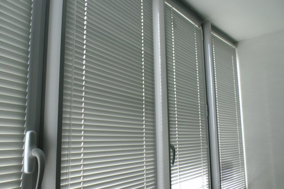 Жалюзи горизонтальные, Hollis, алюминиевые
