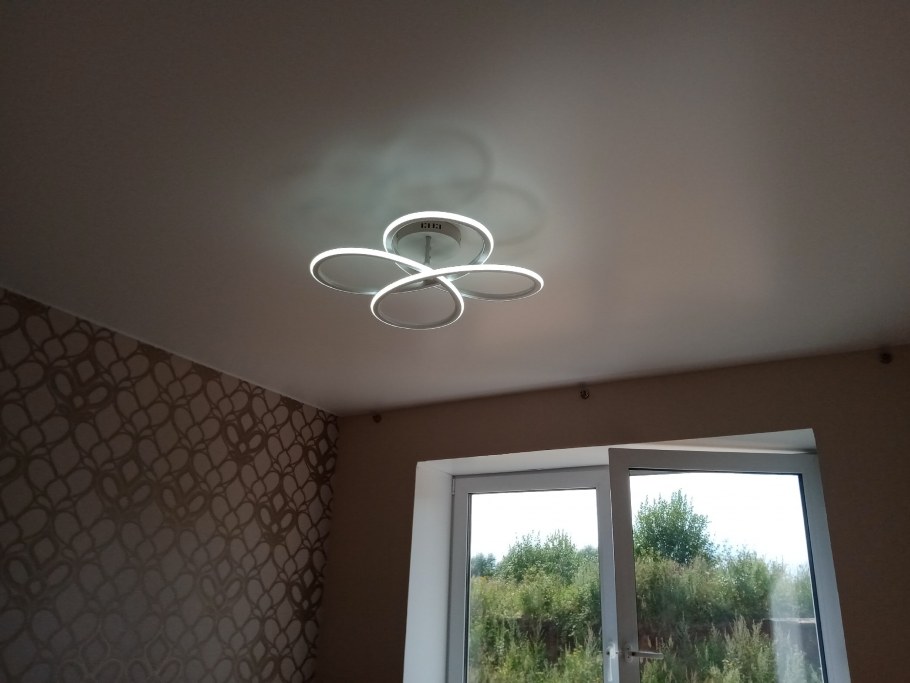 Матовый фактурный натяжной потолок