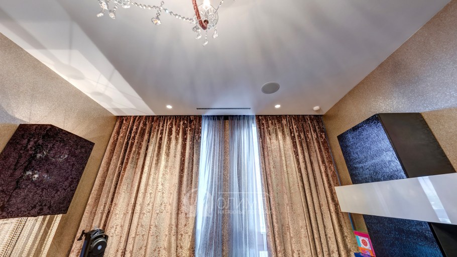 Натяжные потолки в ТЦ Водный