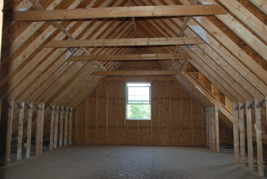 Деревянная крыша изнутри