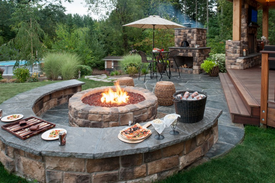 Очаг костровище из камня парк Стоун