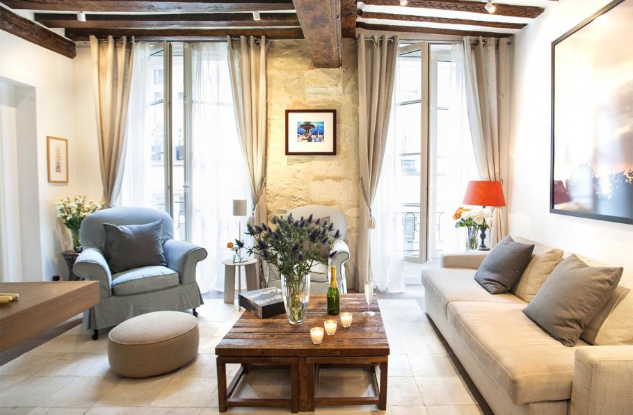 Планировка зала с двумя окнами