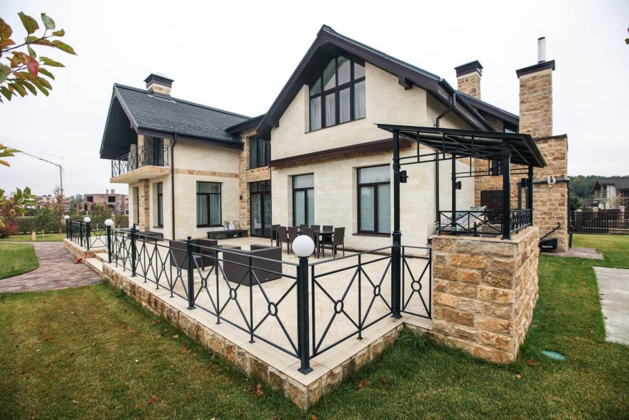 Дворовой фасад коттедж