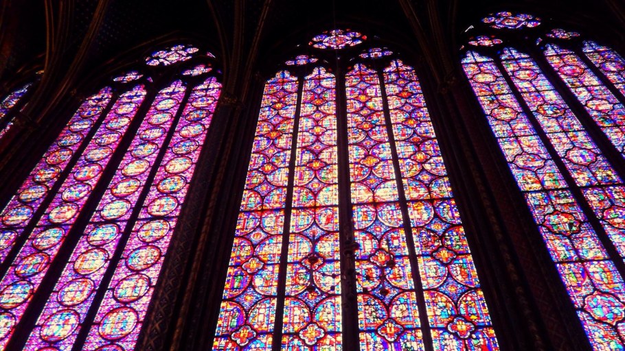 Школа в готическом стиле