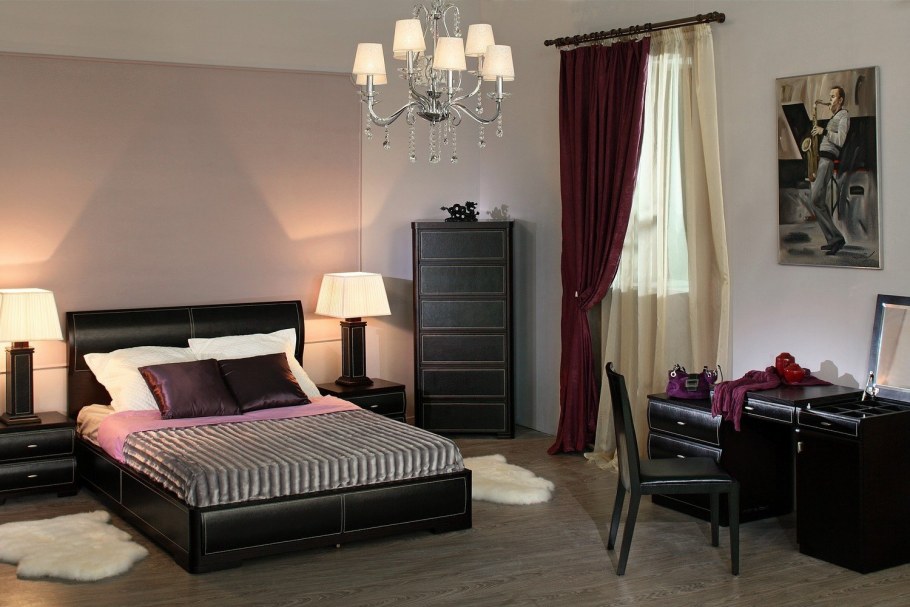 Интерьер с темной мебелью