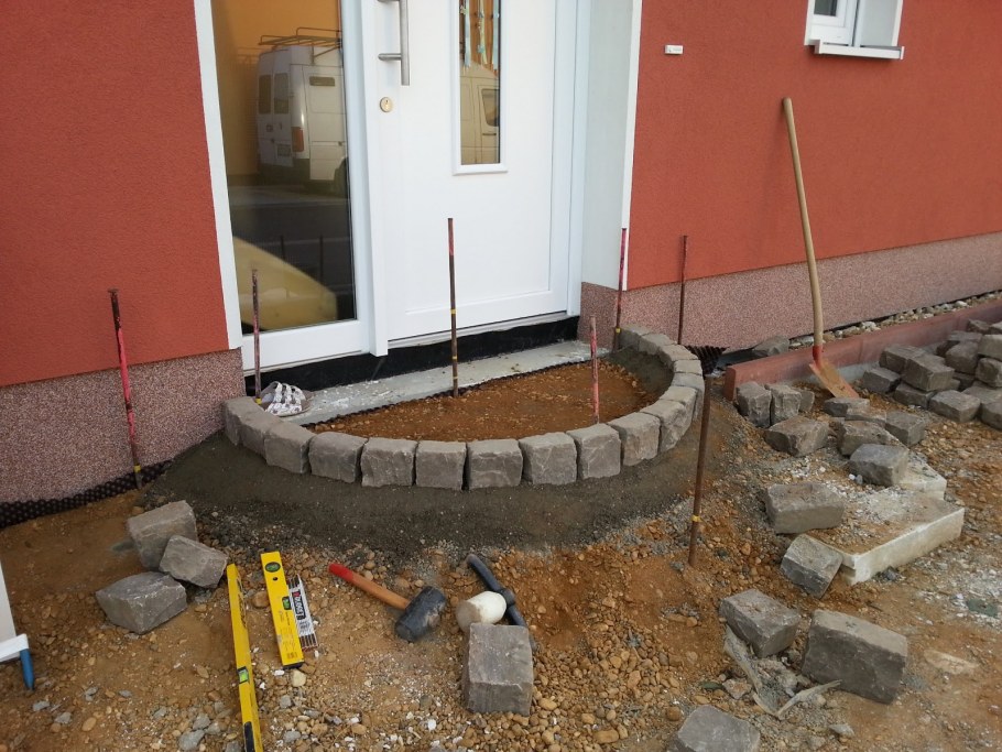 Полукруглое крыльцо из металла