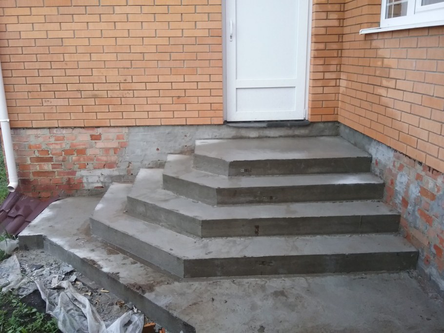 Крыльцо в частном доме