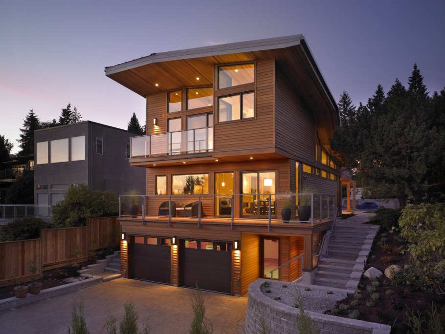 Дом на склоне