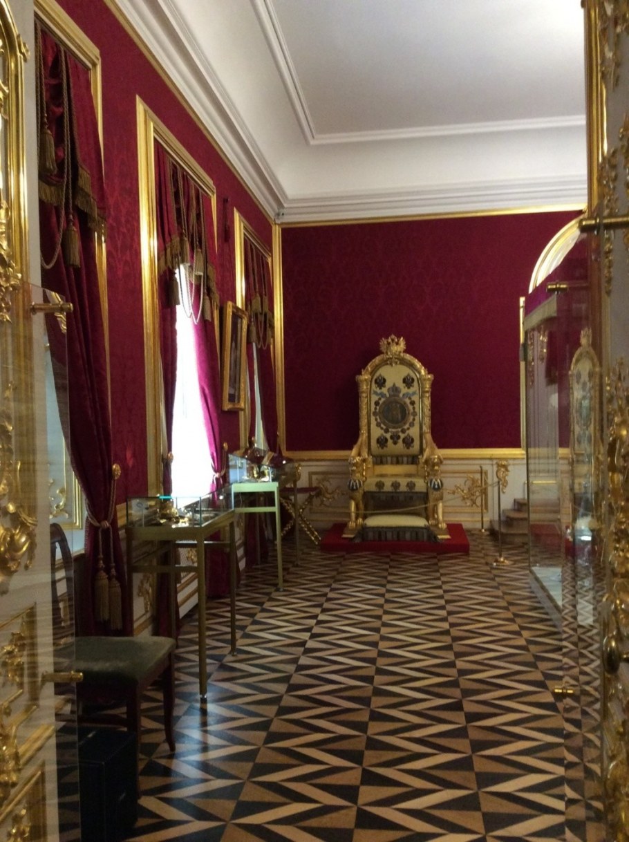 Петергофский дворец особая кладовая