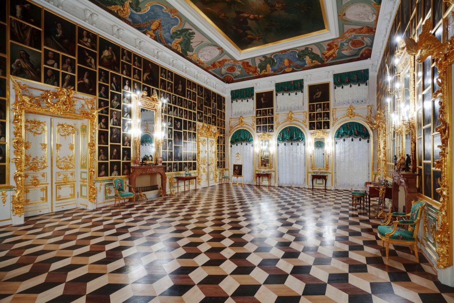 Музей большой дворец в Петергофе