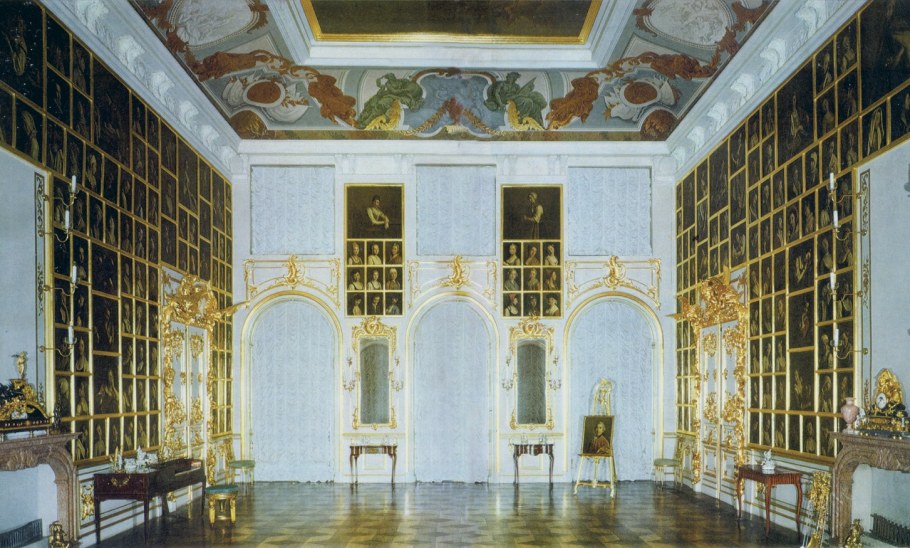 Большой дворец Петергоф. Картинный зал. Ротари
