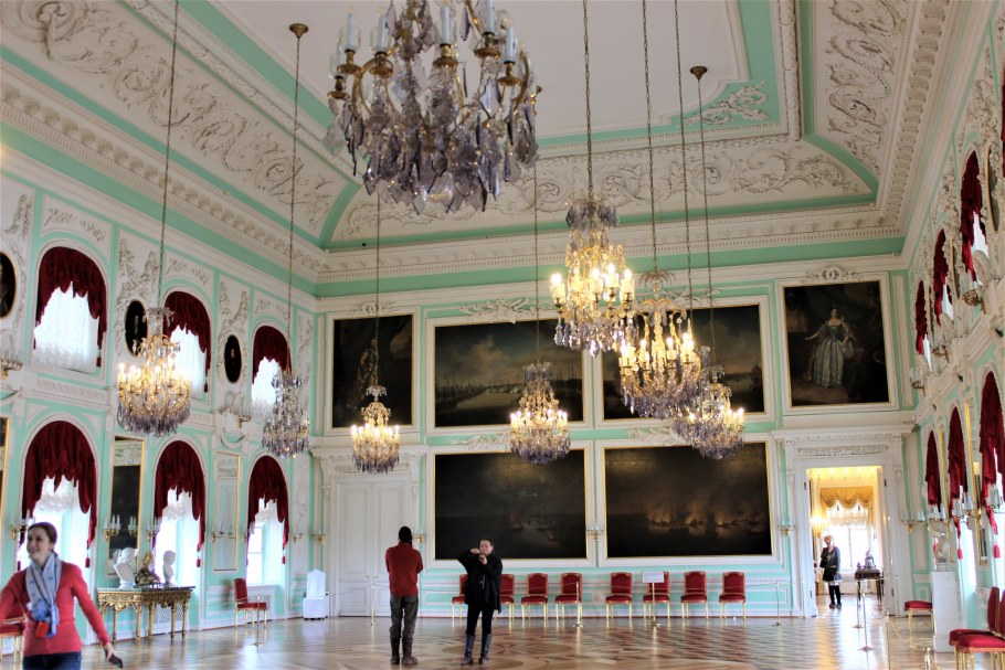Петергоф дворец Тронный зал