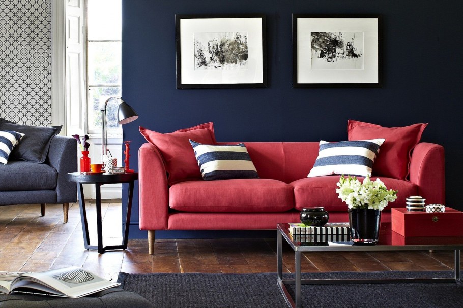 Коралловый диван в интерьере сочетание