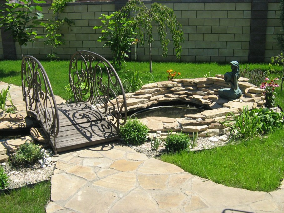 Фонтан из природного камня