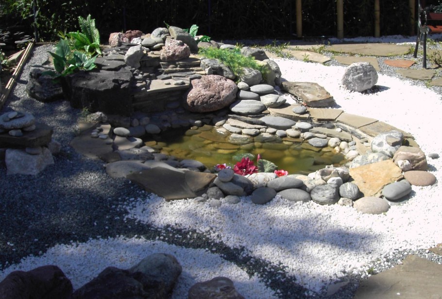 Рокарий с каскадом