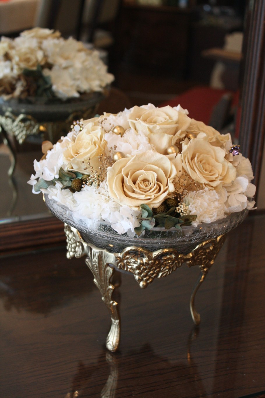 Красные цветы в интерьере