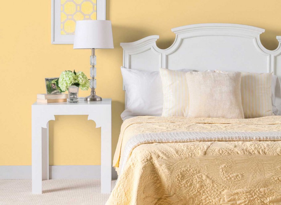 Светло желтая спальня