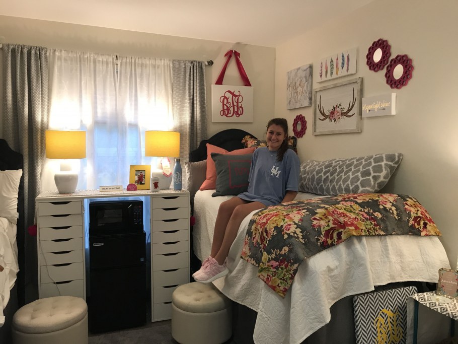 Комната студента в общежитии