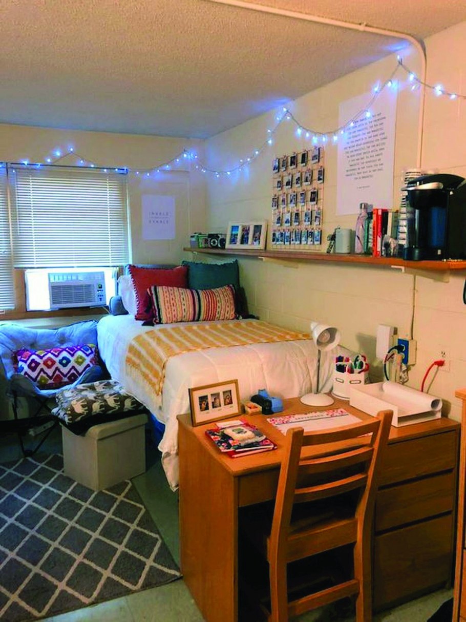 Интерьер комнаты в общежитии