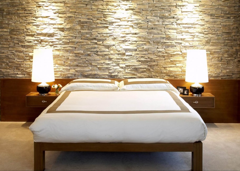 Декоративный камень в спальне