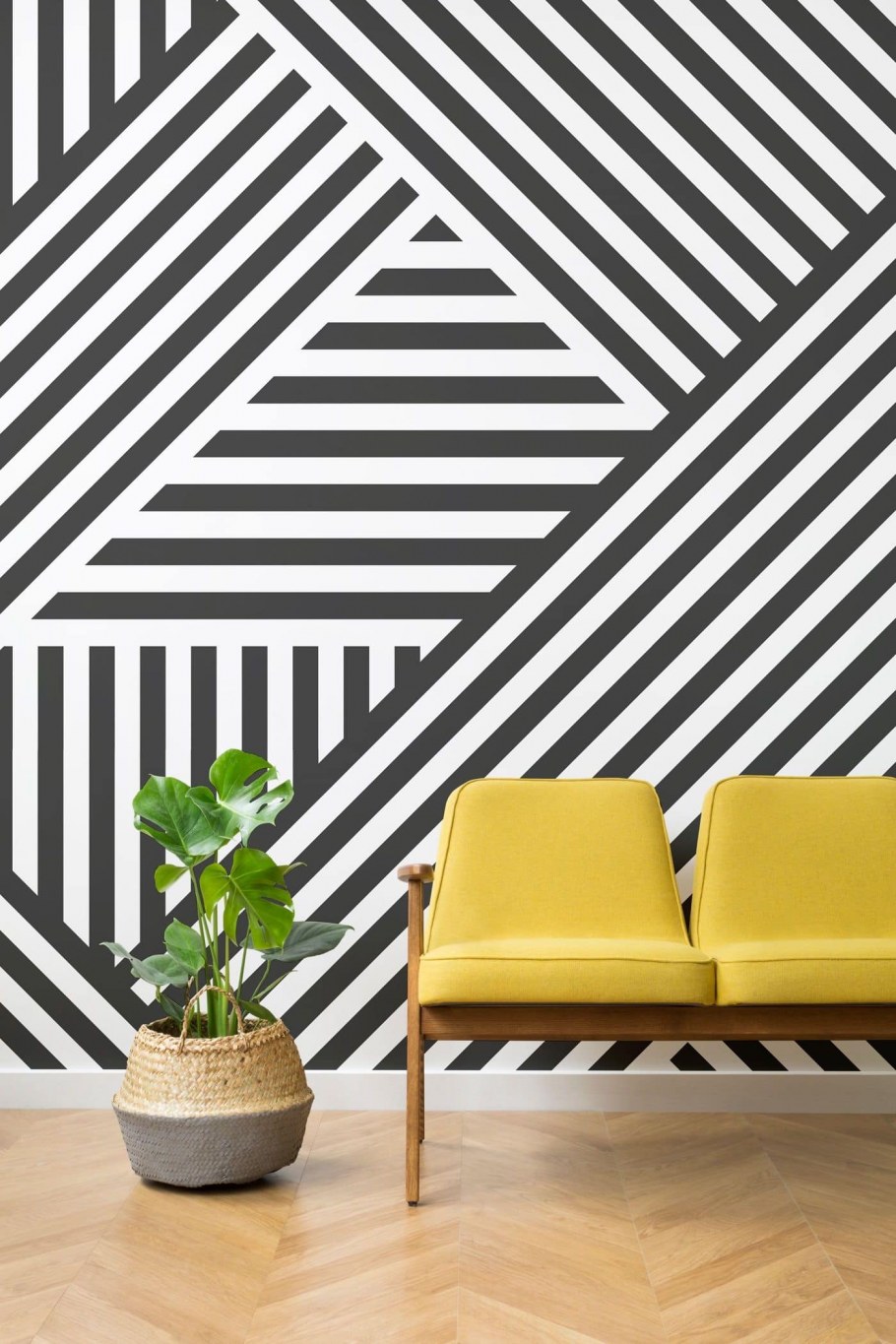 Геометрические линии на стене