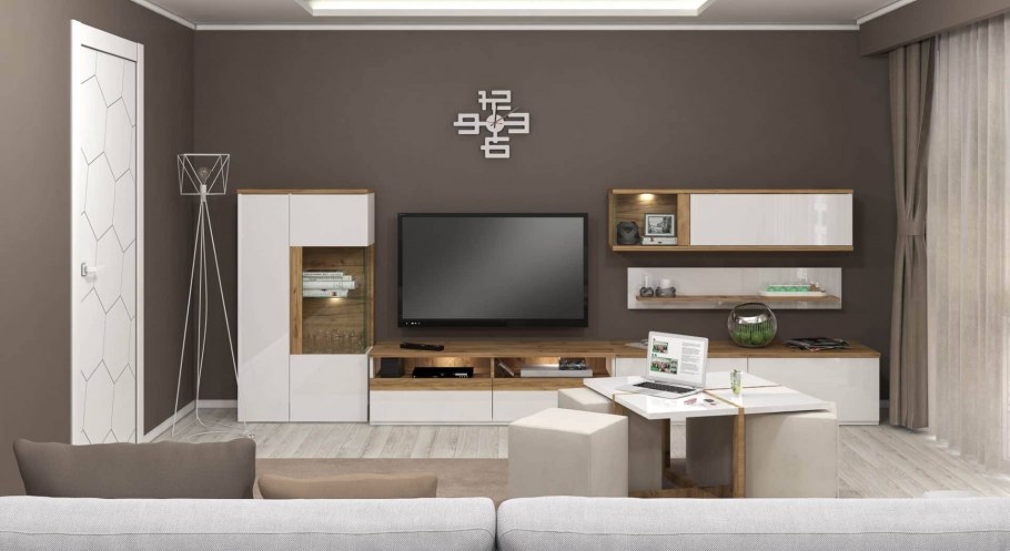 Гостиная в бежевых тонах с камином