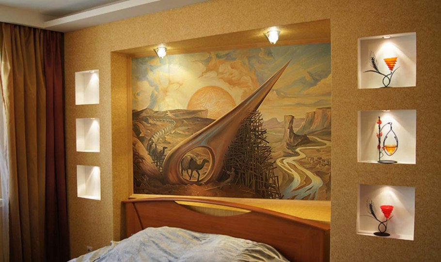 Встроенные полки в нишу в гостиной