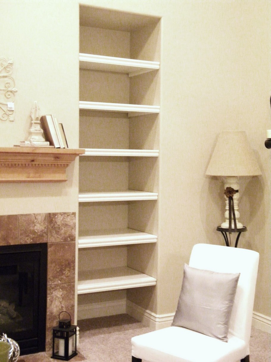 Встроенные полки в стене