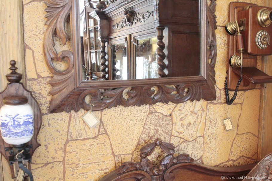Зеркало резное деревянное