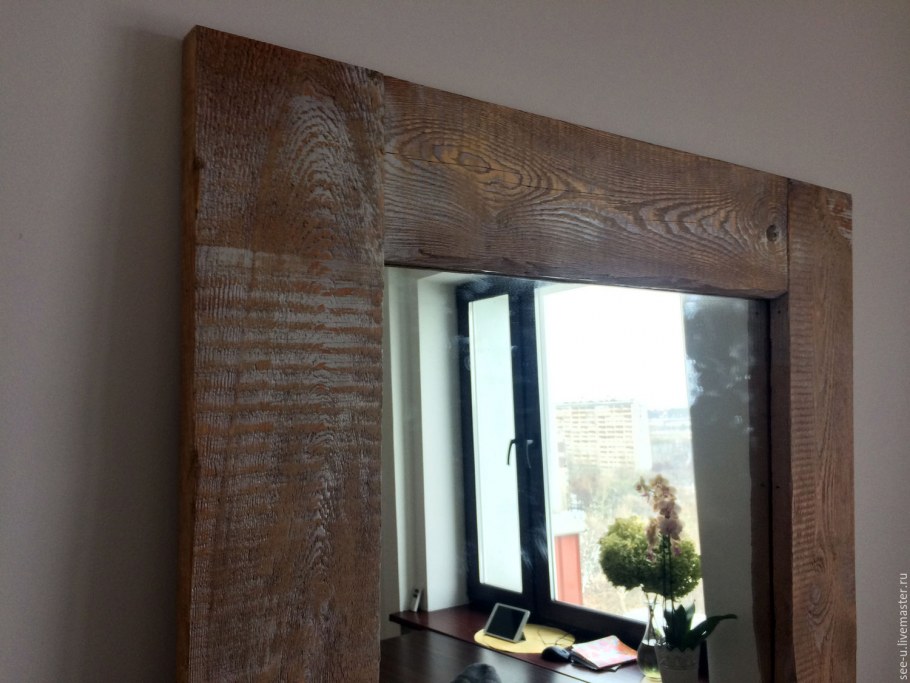 Зеркало в состаренной раме