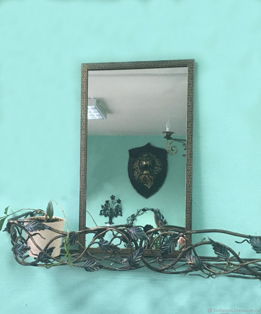 Зеркало с кованным обрамлением