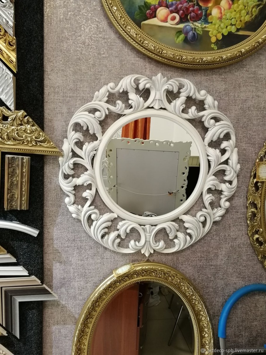 Старая рама для зеркала