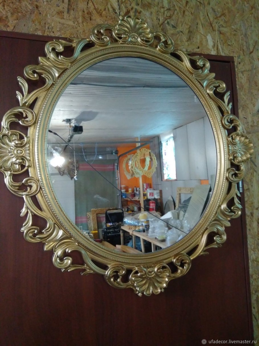 Напольное зеркало в интерьере прихожей плюсы