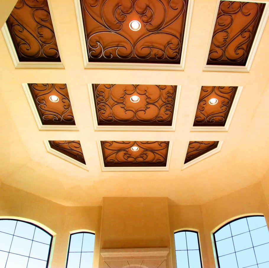 Кессонный потолок из гипсокартона в коридоре