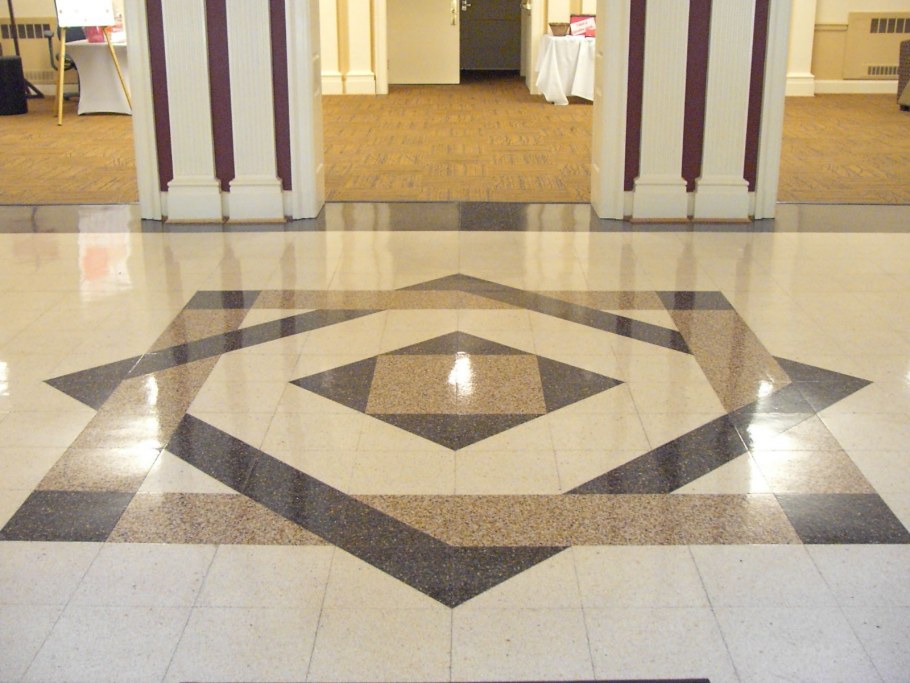 Фойе в плитке