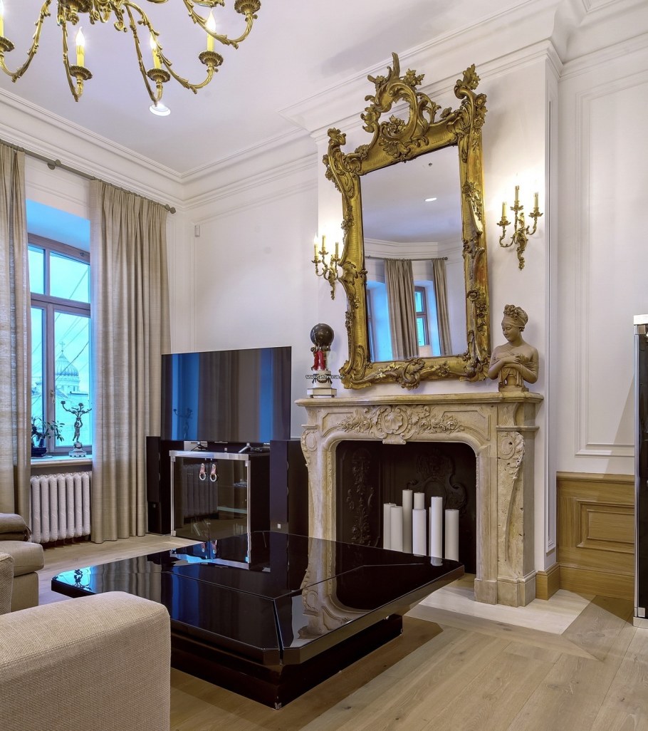 Гостиная с камином в современном классическом стиле