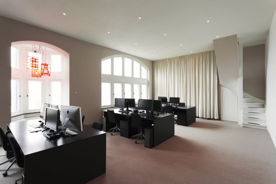 Интерьер офиса агентства недвижимости