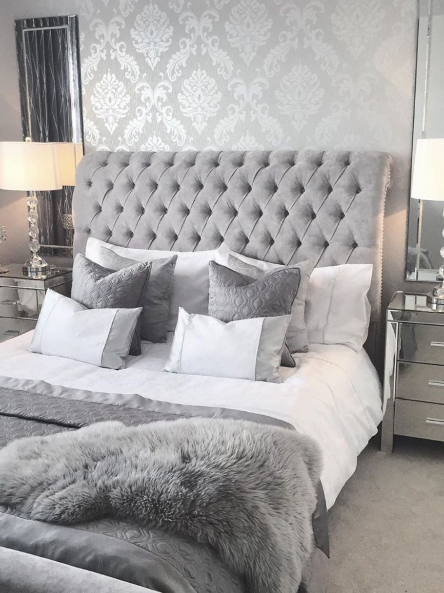 Серебристые шторы в интерьере спальни