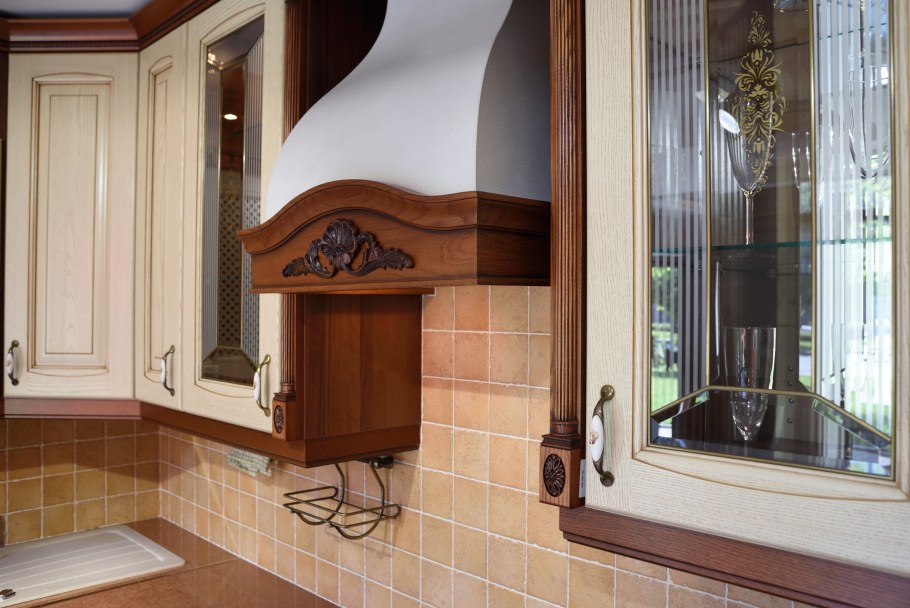 Позитано фасады карниз