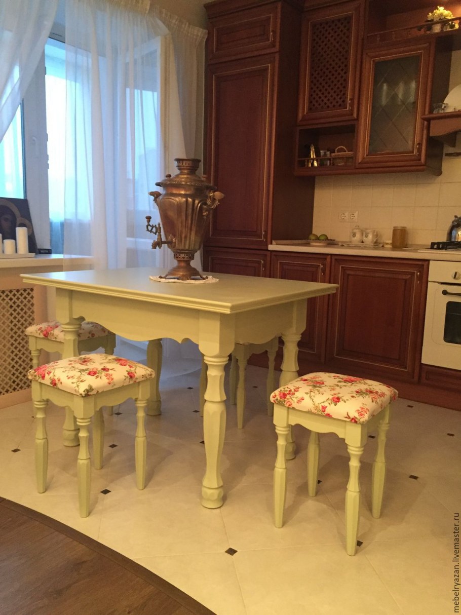 Кухонный уголок в деревенском стиле