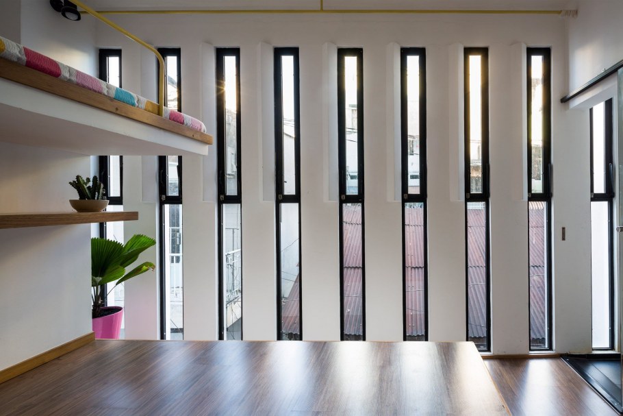 Узкие горизонтальные окна